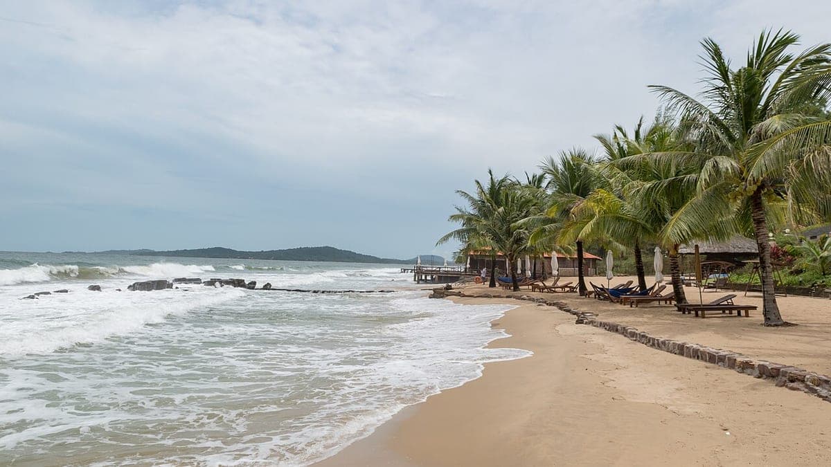 Vietnam Island Travel 2026: Beaches & Boats - Vietnam eVisa News Article
